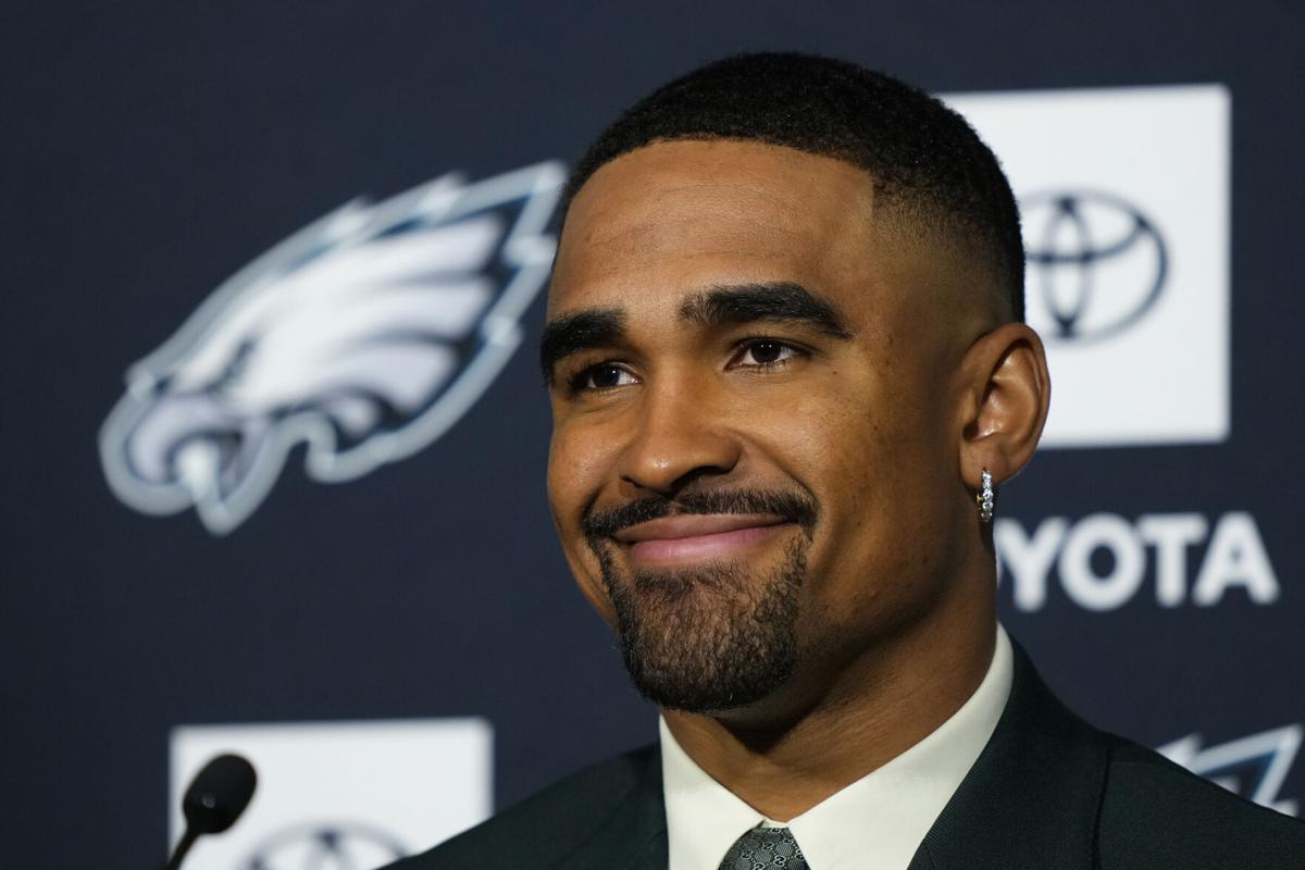 Eagles owner Jeffrey Lurie bringing back Kelly green uniforms, is  'committed' to Jalen Hurts and more - The Athletic