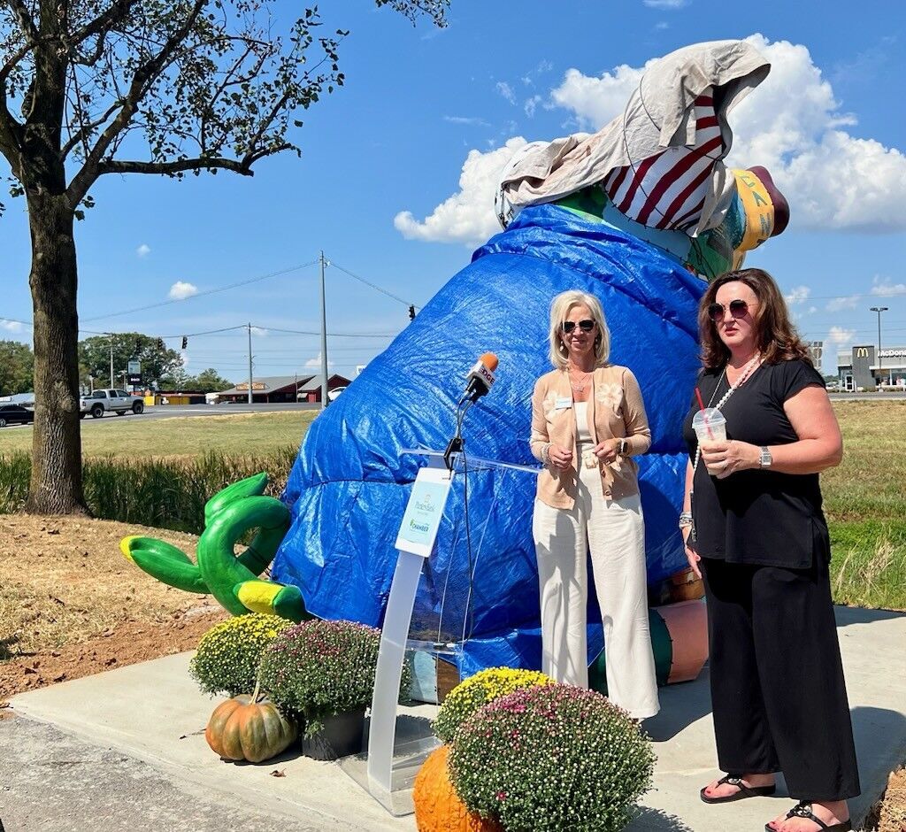 Iconic pig unveiled in Broadbent Square | Cadiz Record | Kentucky