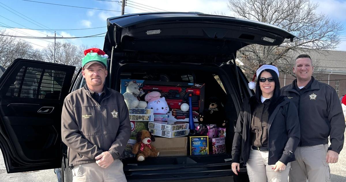 Express Collectr Sheriff's Office, Cash Express collect toys for local families | Local ...