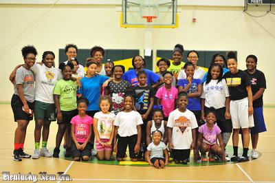 Ex Blazer Holmes Leads Girls Only Hoops Camps Sports Kentucky