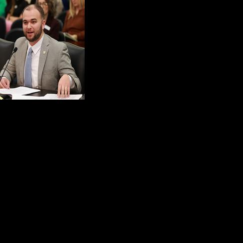 Bill clarifying student/teacher communications law advances