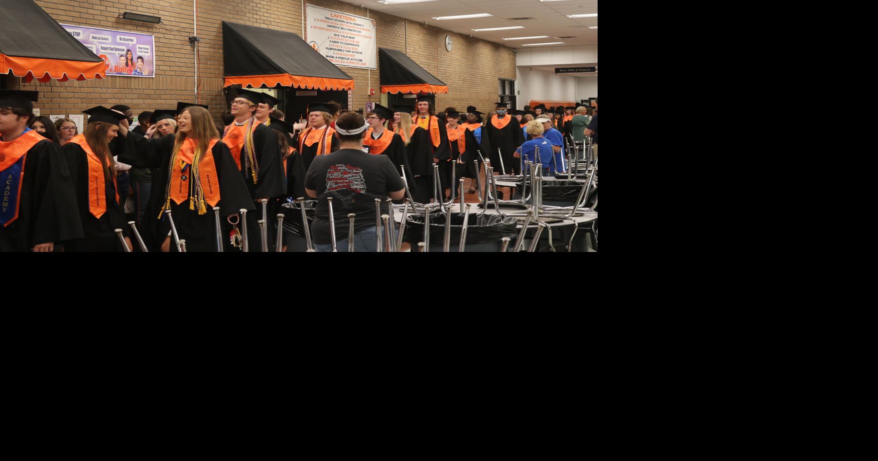 Class of 2022 take last stroll before graduation | News | Kentucky New Era