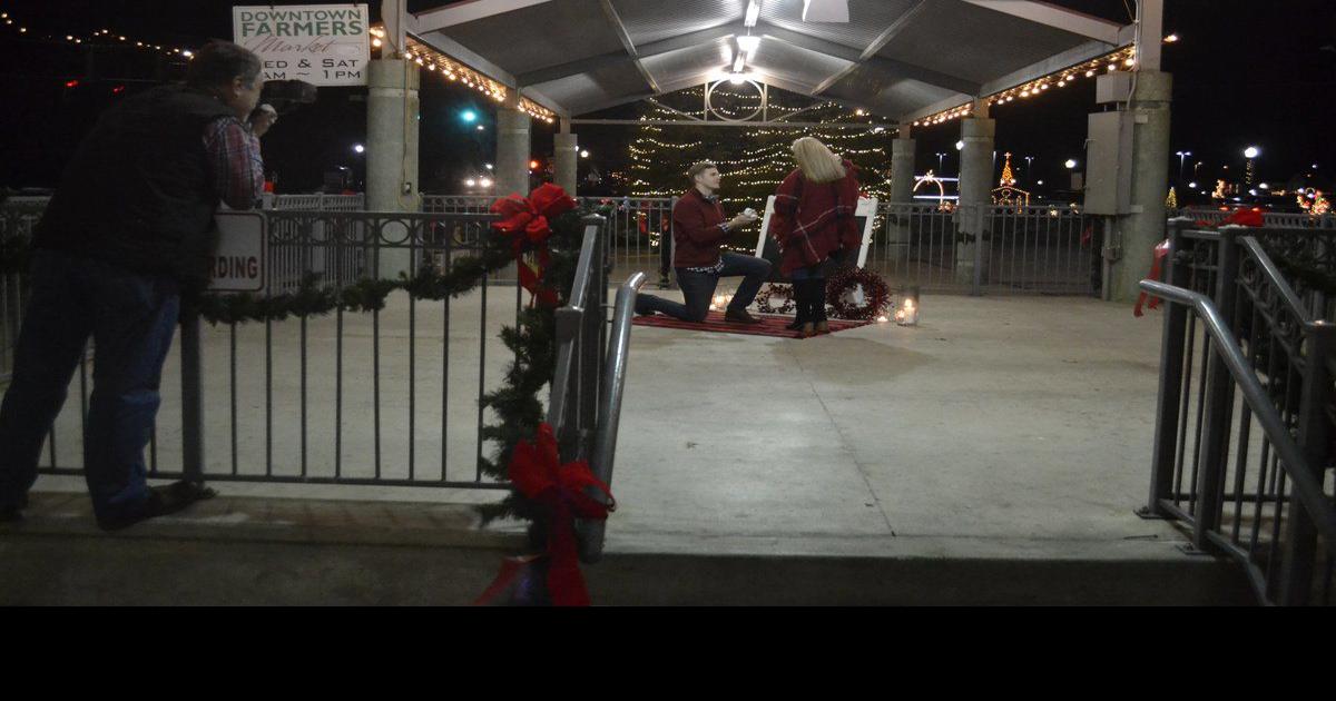 Merry me? Hopkinsville couple gets engaged at Founders Square | News ...
