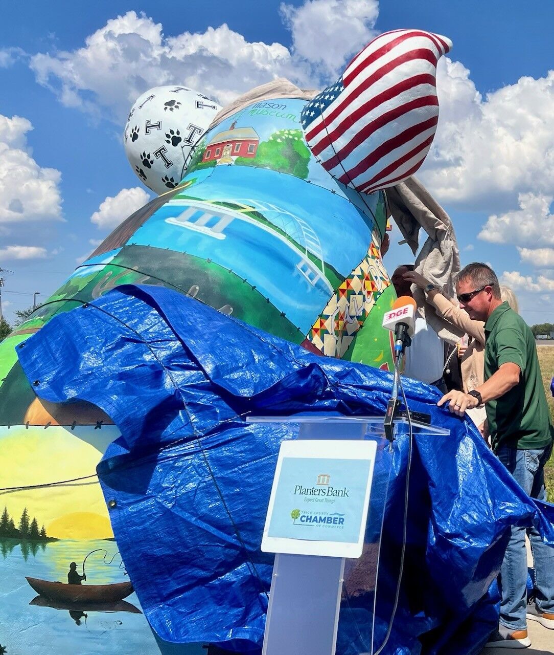 Iconic pig unveiled in Broadbent Square | Cadiz Record | Kentucky