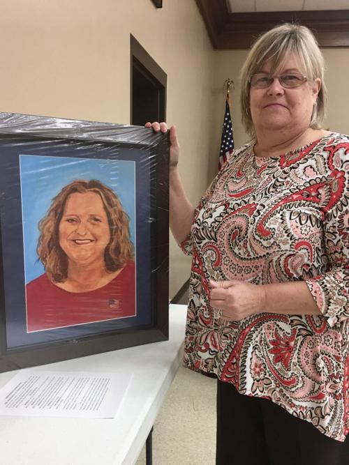 Memorial to late clerk to be displayed in courthouse