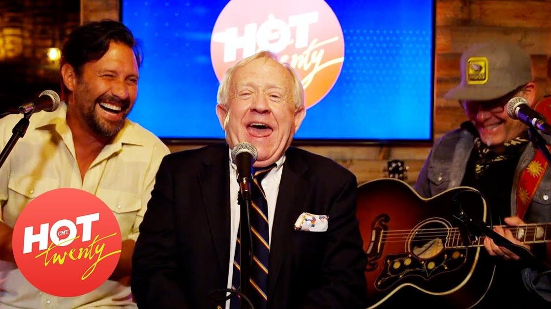 Leslie Jordan sings 'Delta Dawn' on CMT's Hot 20 | Cma ...