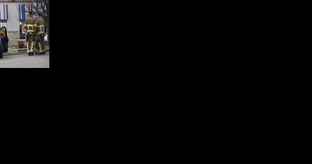 Woman dies after sign falls onto vehicle in Elizabethtown - Vimarsana News