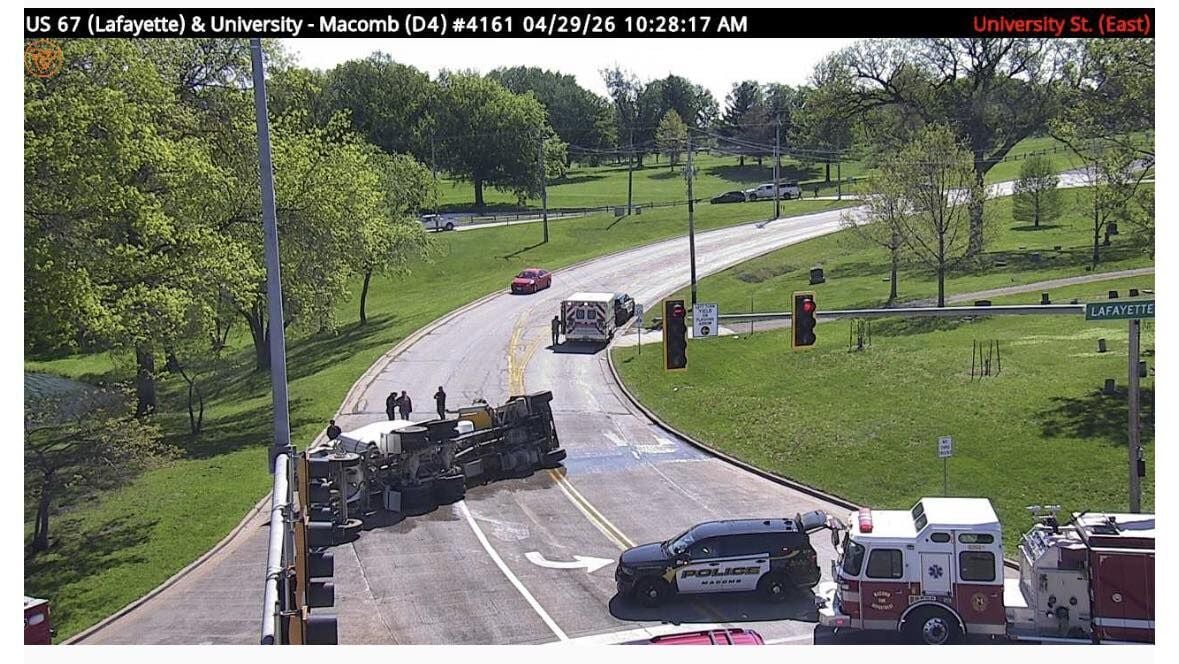 Macomb crews pull driver from concrete truck crash | Local News | khqa.com
