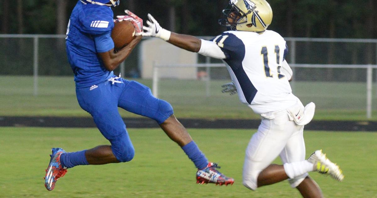 High School football kicks off Sports
