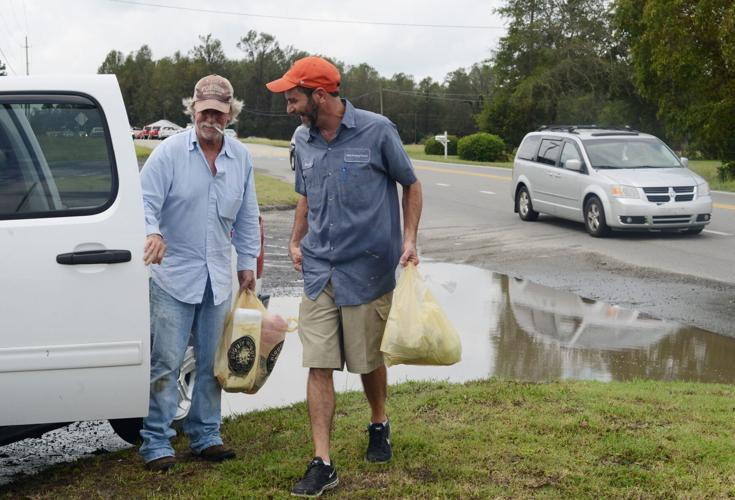PHOTOS Hurricane Florence brings more customers to Ma's Hotdog House