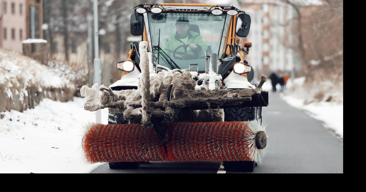 Arkansas Dept. of Transportation readies snowplows, spreaders for storm