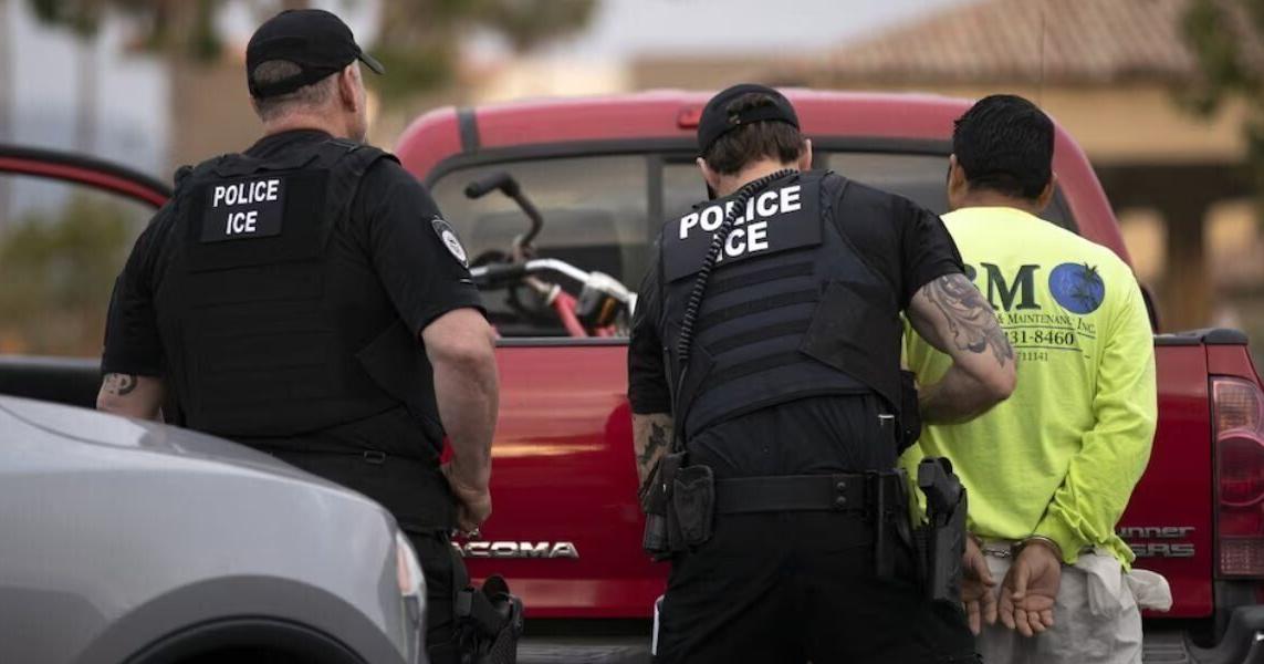 ¿Es legal que ICE pida papeles de ciudadanía en medio de protestas?