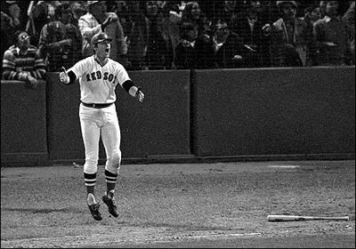 Carlton Fisk finally throws out first pitch at a World Series in Fenway Park