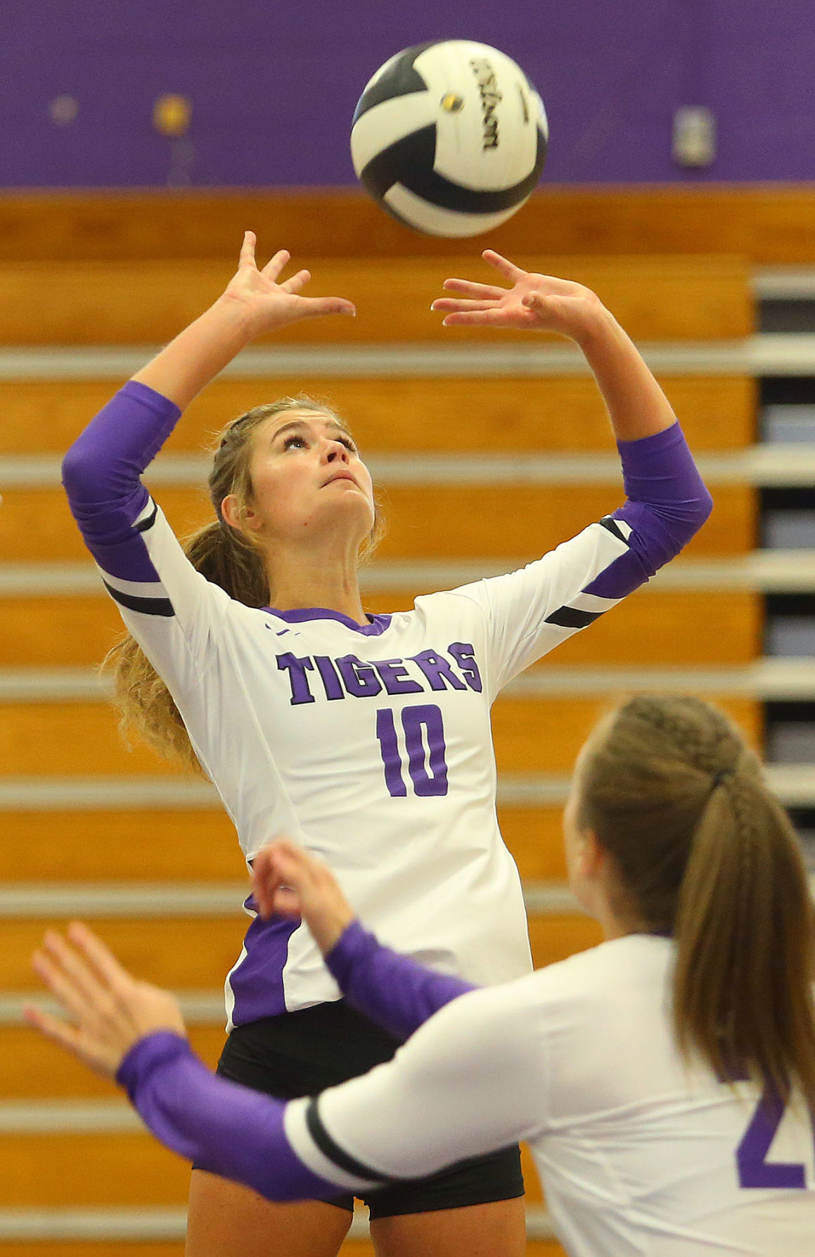 NW vs CC vball 10.jpg