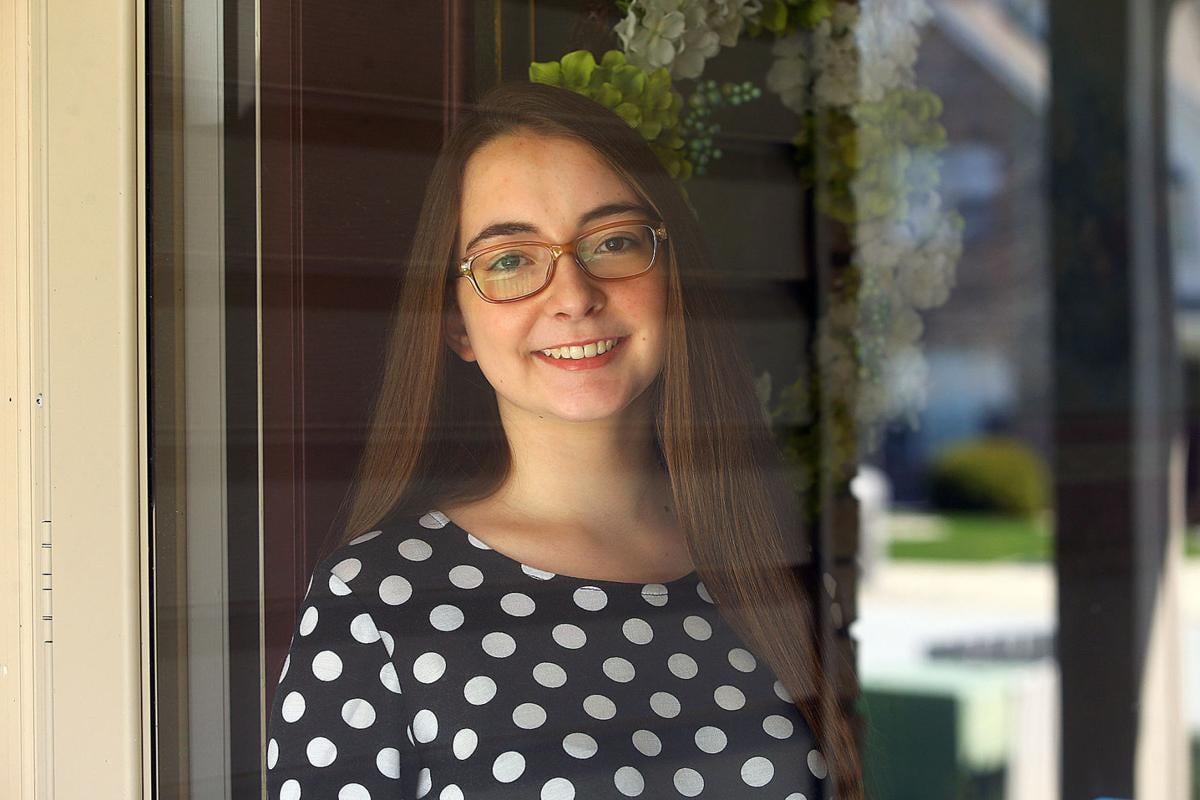 Senior-Rachel Morrow.jpg