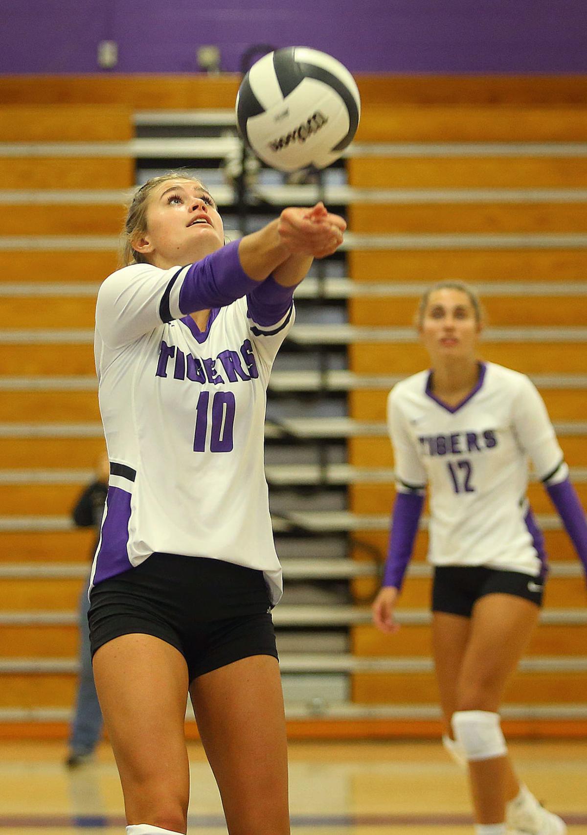 NW vs CC vball 14.jpg