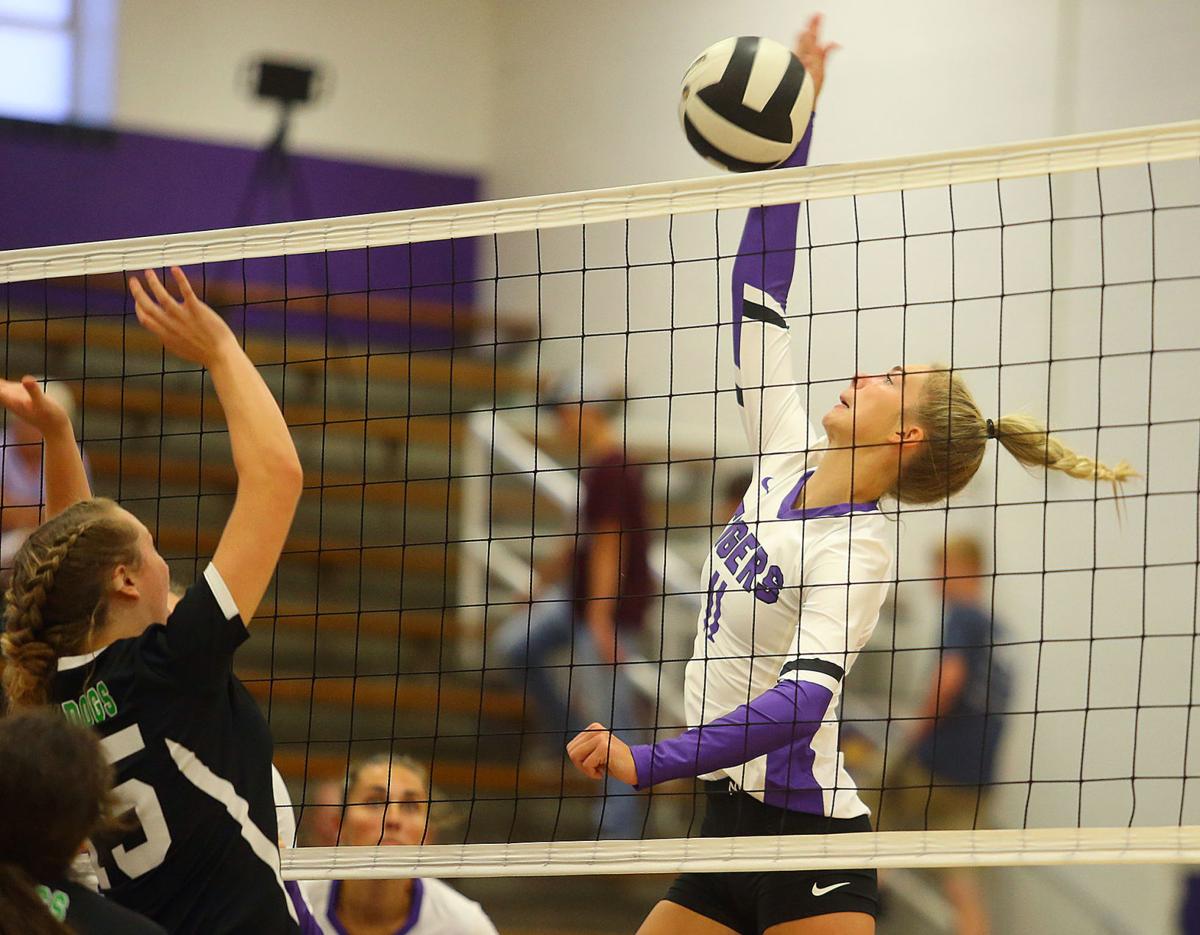 NW vs CC vball 18.jpg