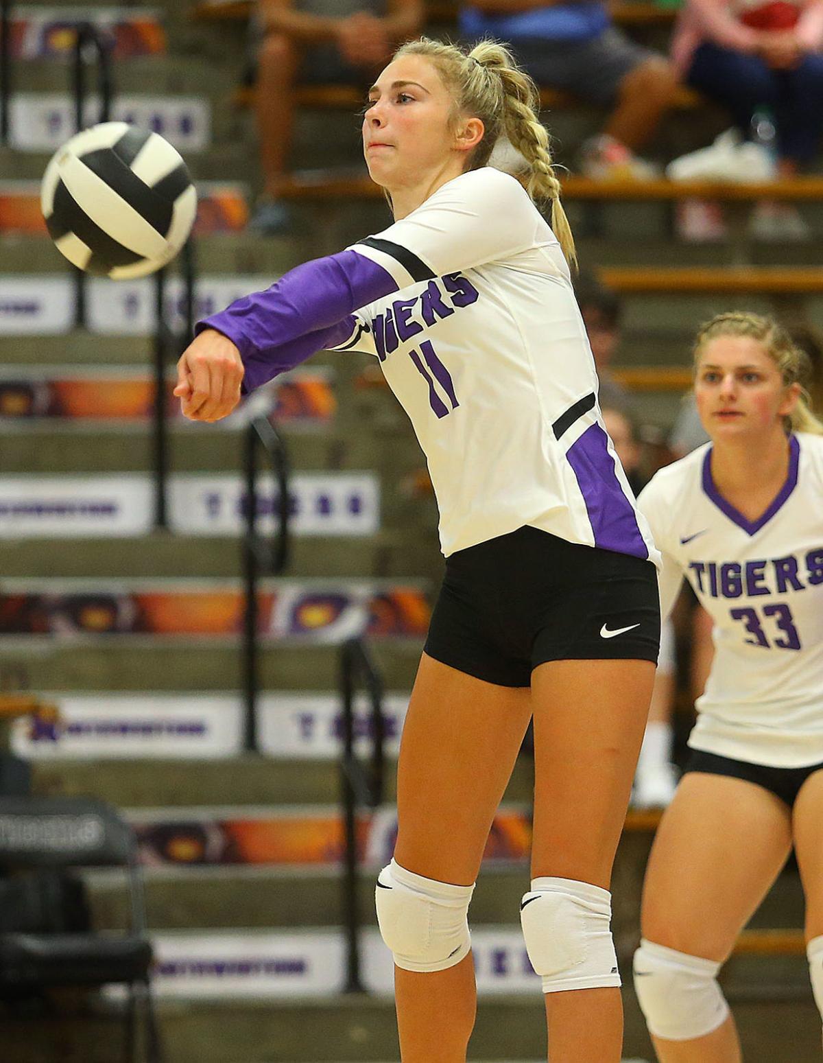NW vs CC vball 19.jpg