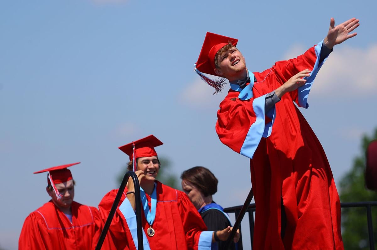 Maconaquah graduation 04.jpg
