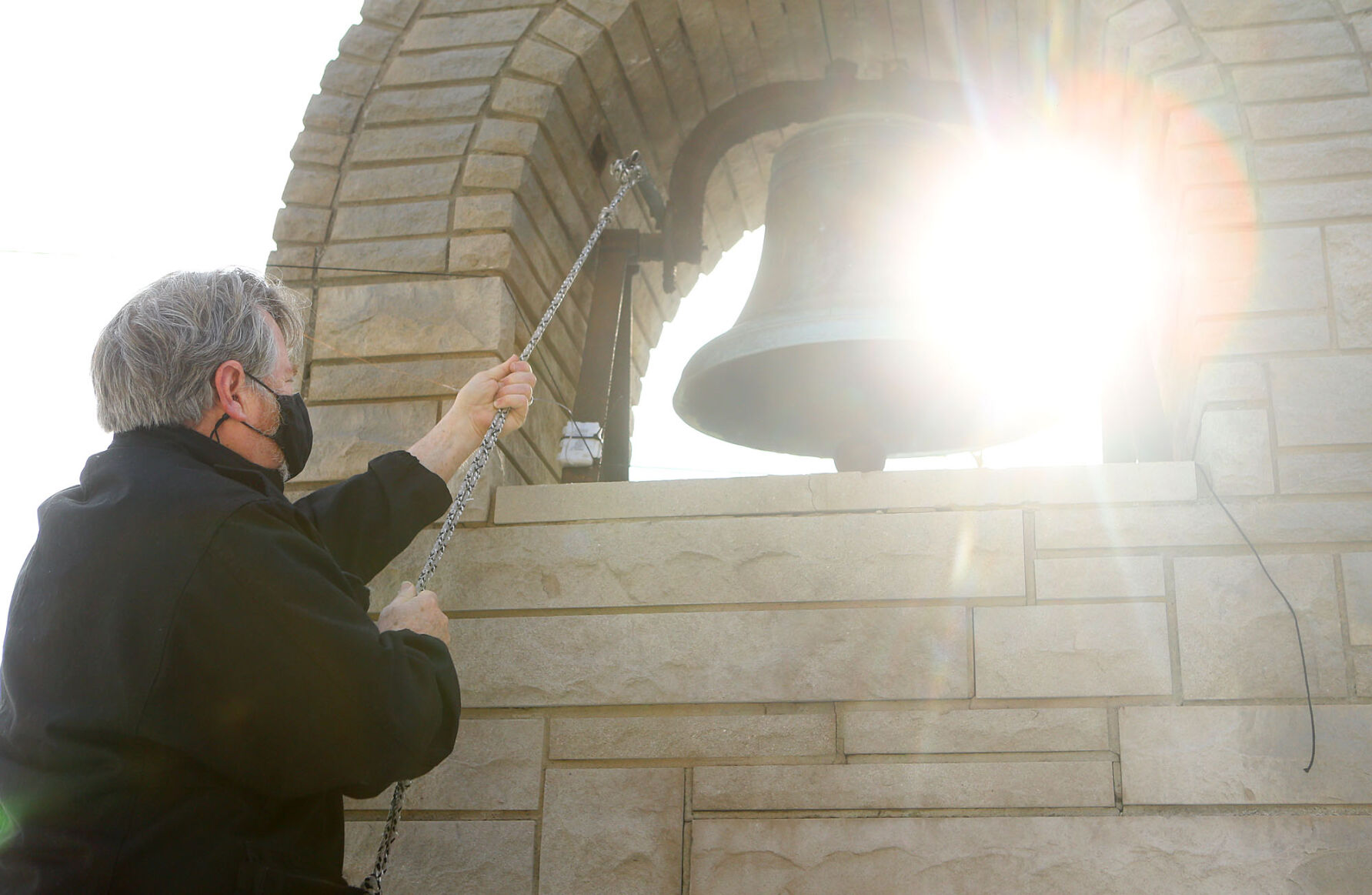 Bell tolls 121 times: St. Andrew ceremony mourns COVID dead - Vimarsana News