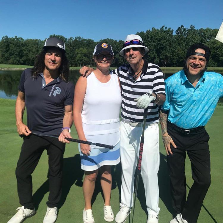 Shock rocker Alice Cooper makes surprise appearance at Peru golf course