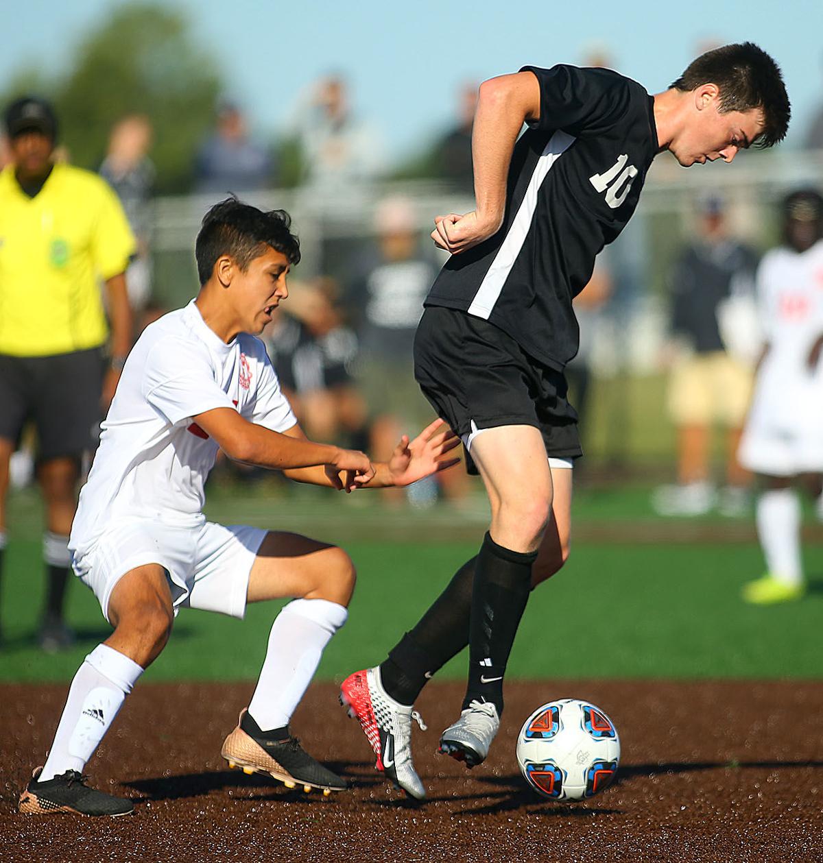 Western vs WL soccer 11.jpg