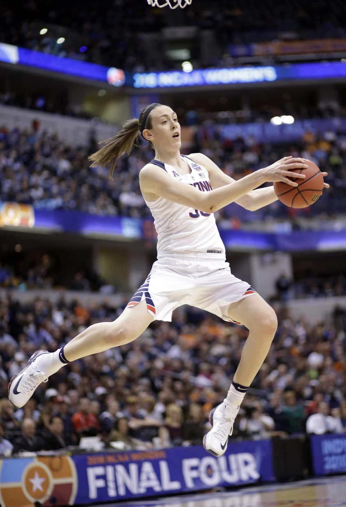 UConn women 4peat Sports