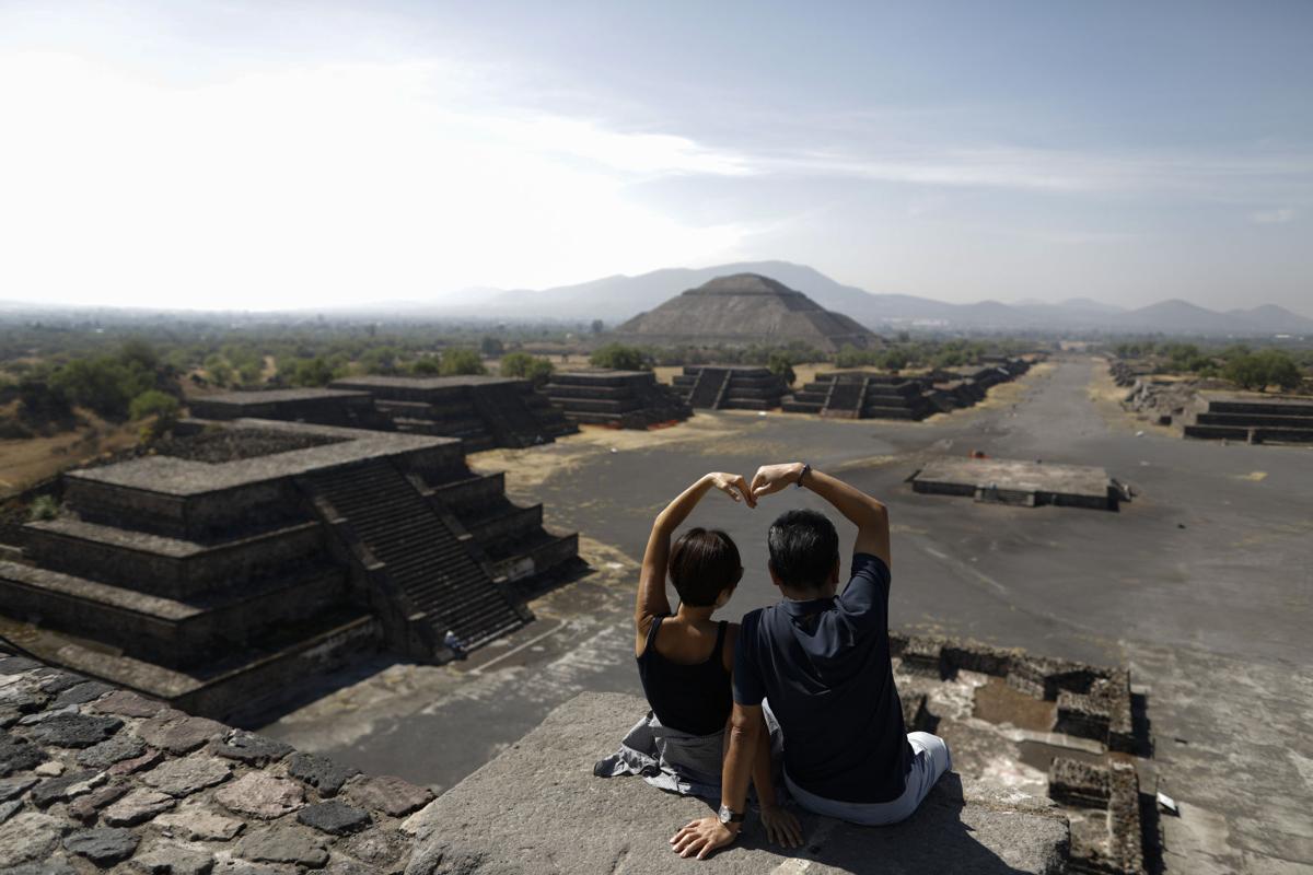 Virus Outbreak Empty Landmarks Photo Gallery