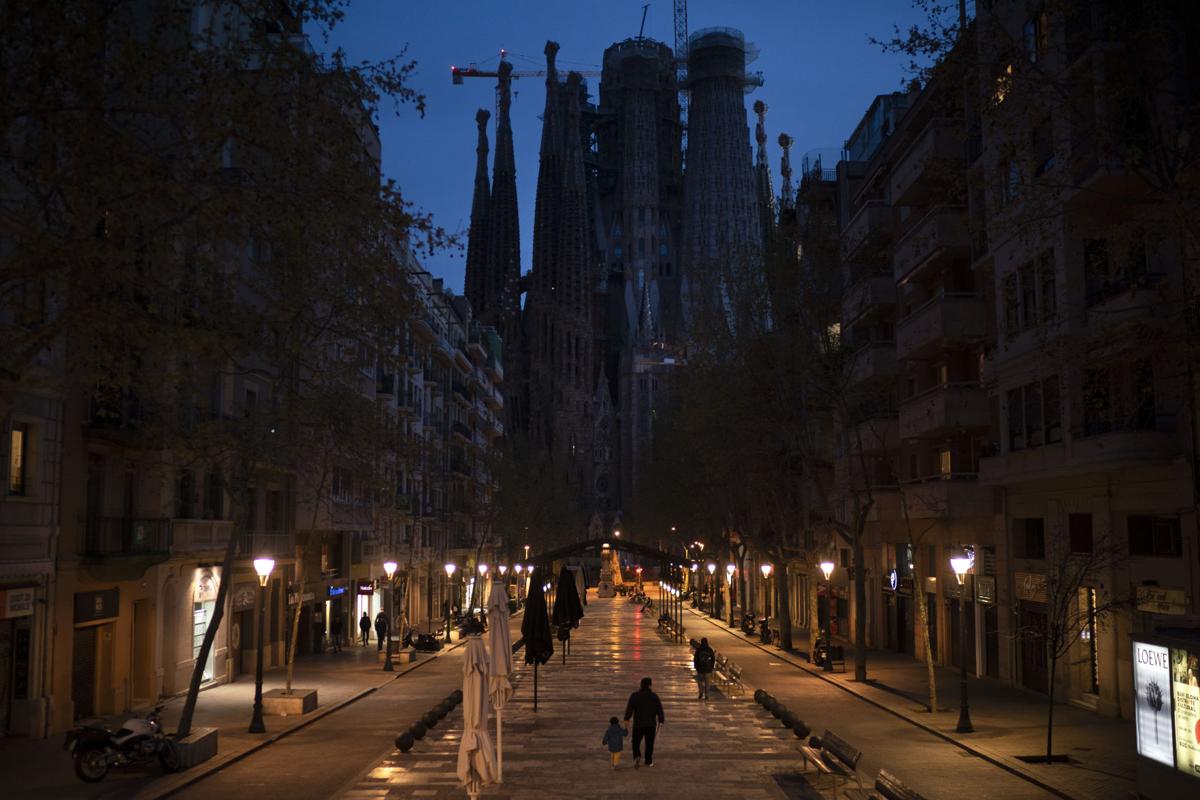 Virus Outbreak Empty Landmarks Photo Gallery