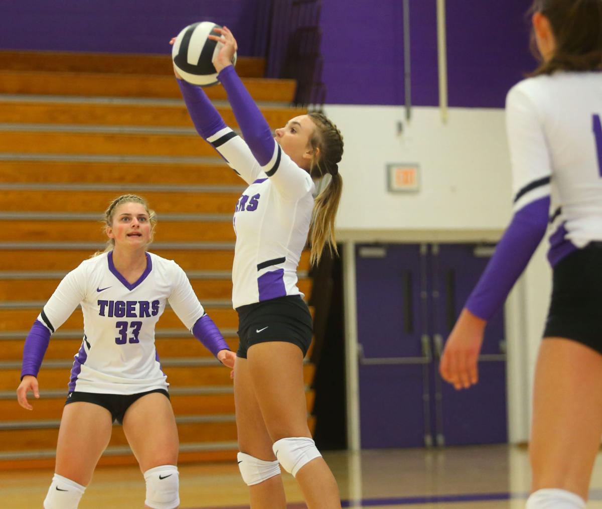 NW vs CC vball 05.JPG