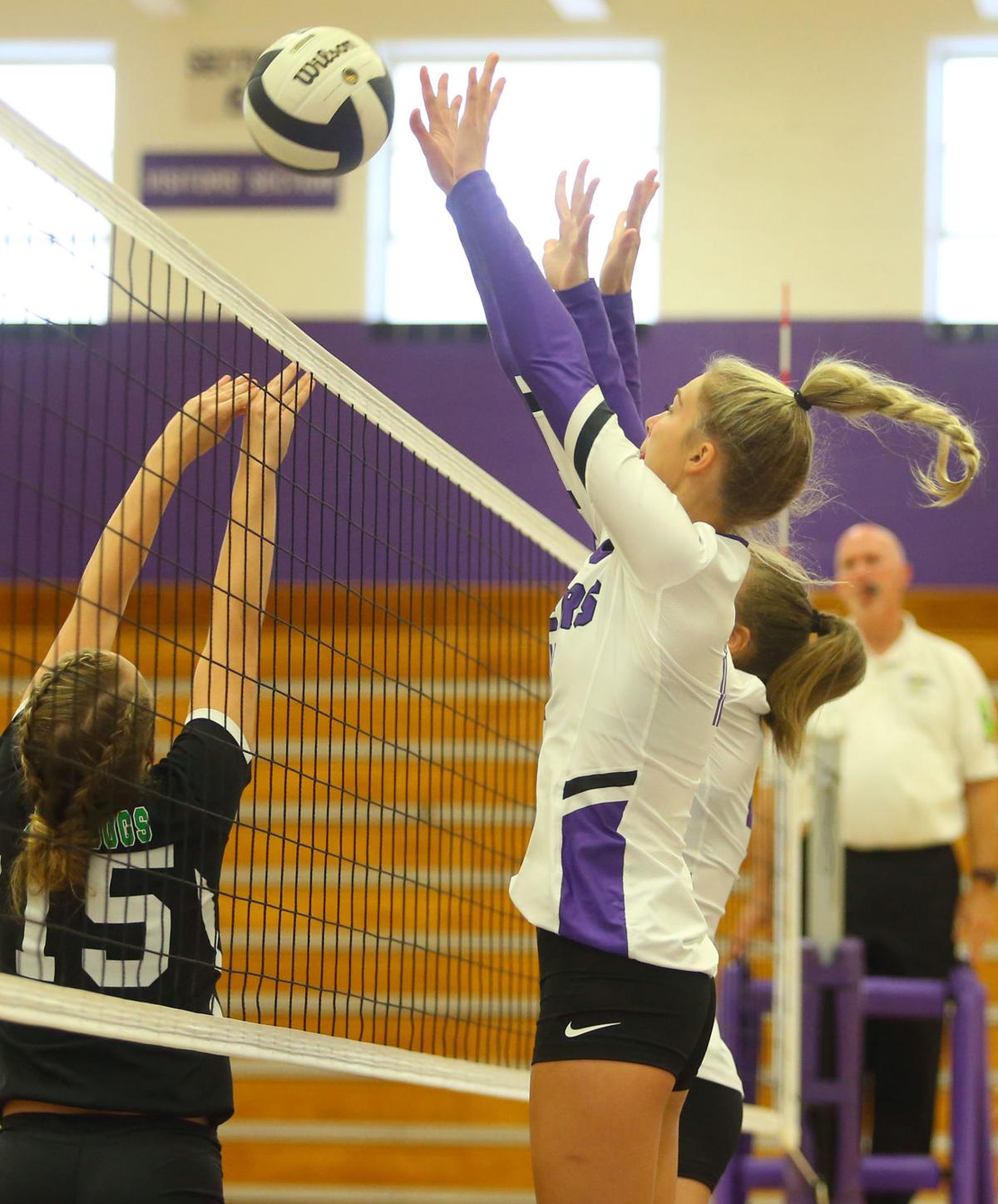 NW vs CC vball 09.JPG