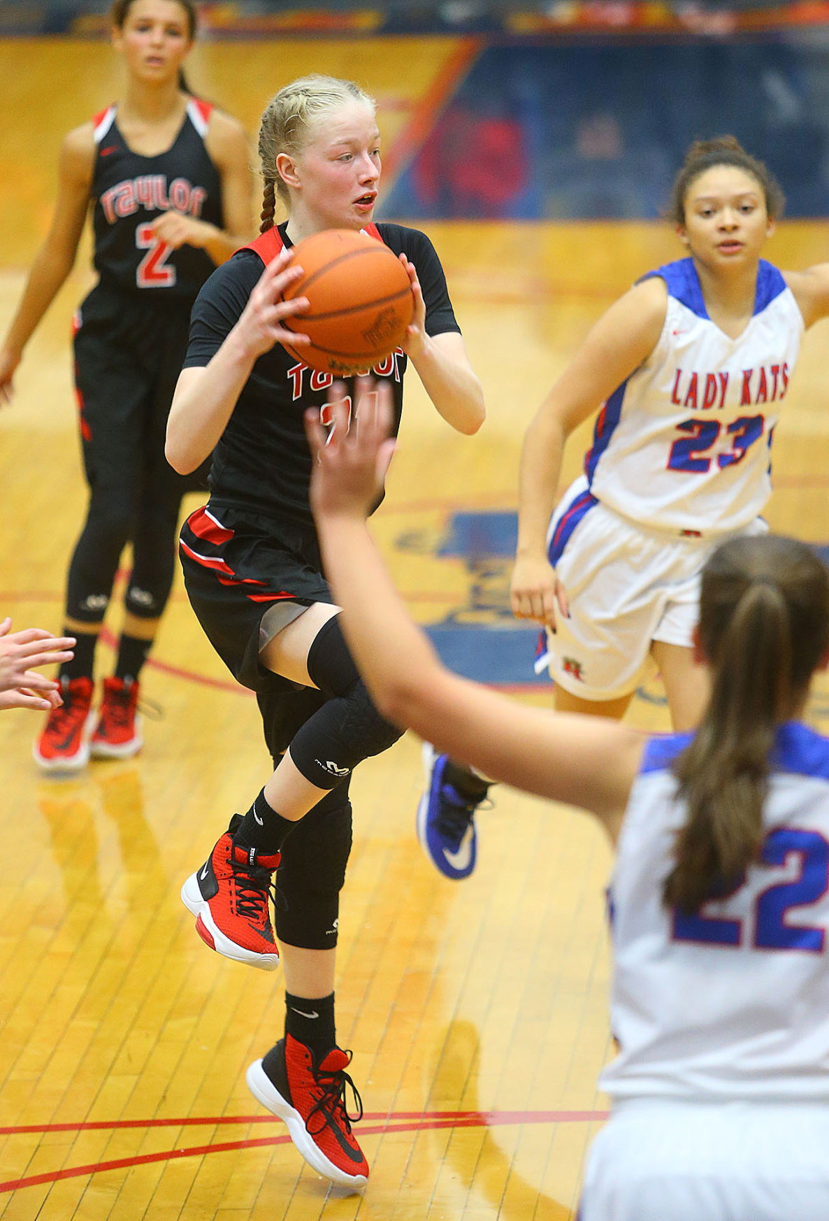 Taylor vs KHS GBB 01.jpg