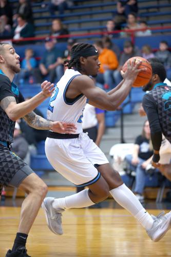 BobKats vs Warriors 01.JPG