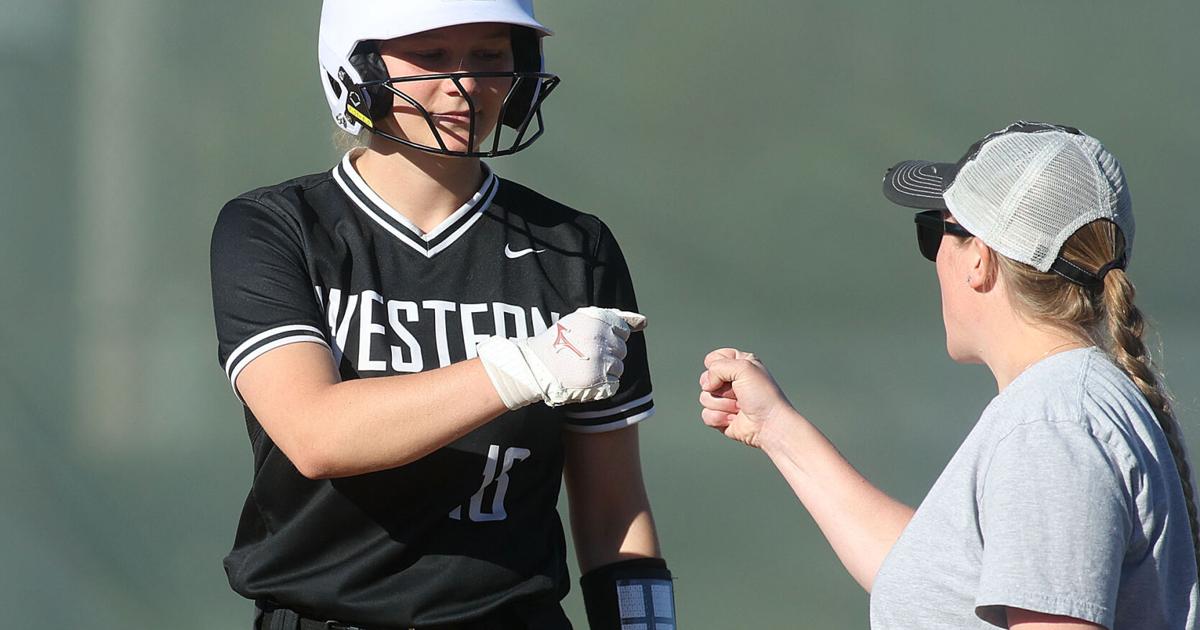 SOFTBALL: Westfield uses 2-out hitting to beat Western in regional