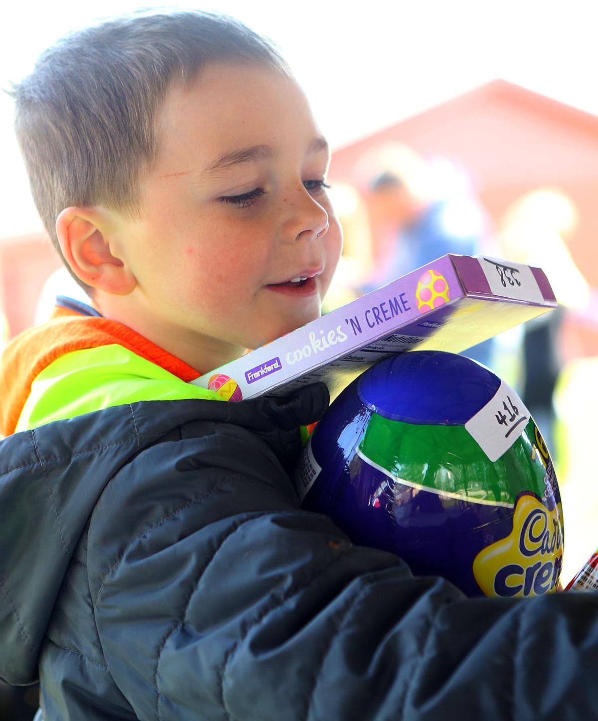 Youth Easter Egg Hunt 05.jpg