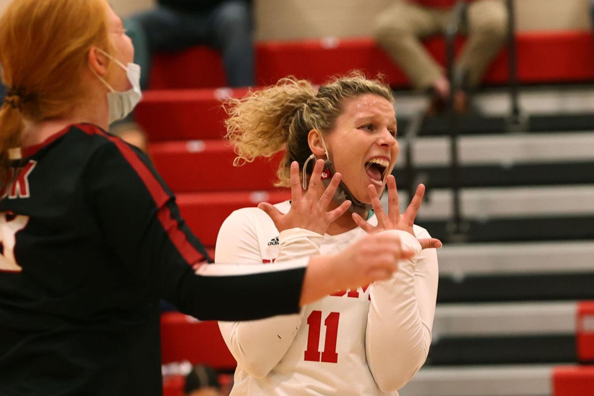 Volleyball IUK vs Aquinas 09.JPG