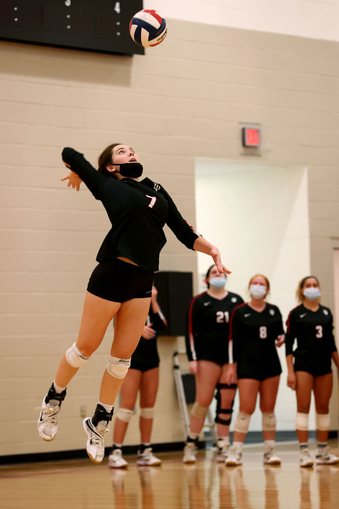 Volleyball IUK vs Aquinas 11.JPG