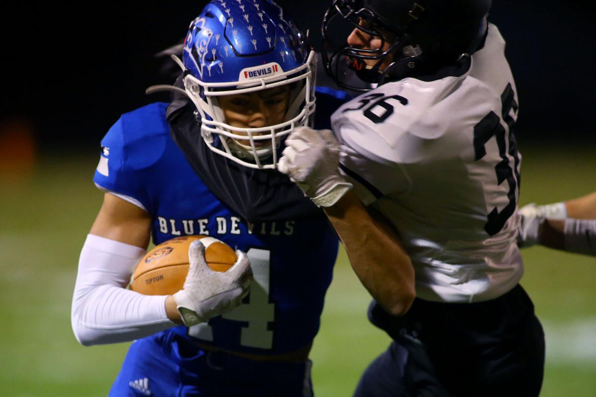 Sec FB - Tipton vs Lapel 01.JPG