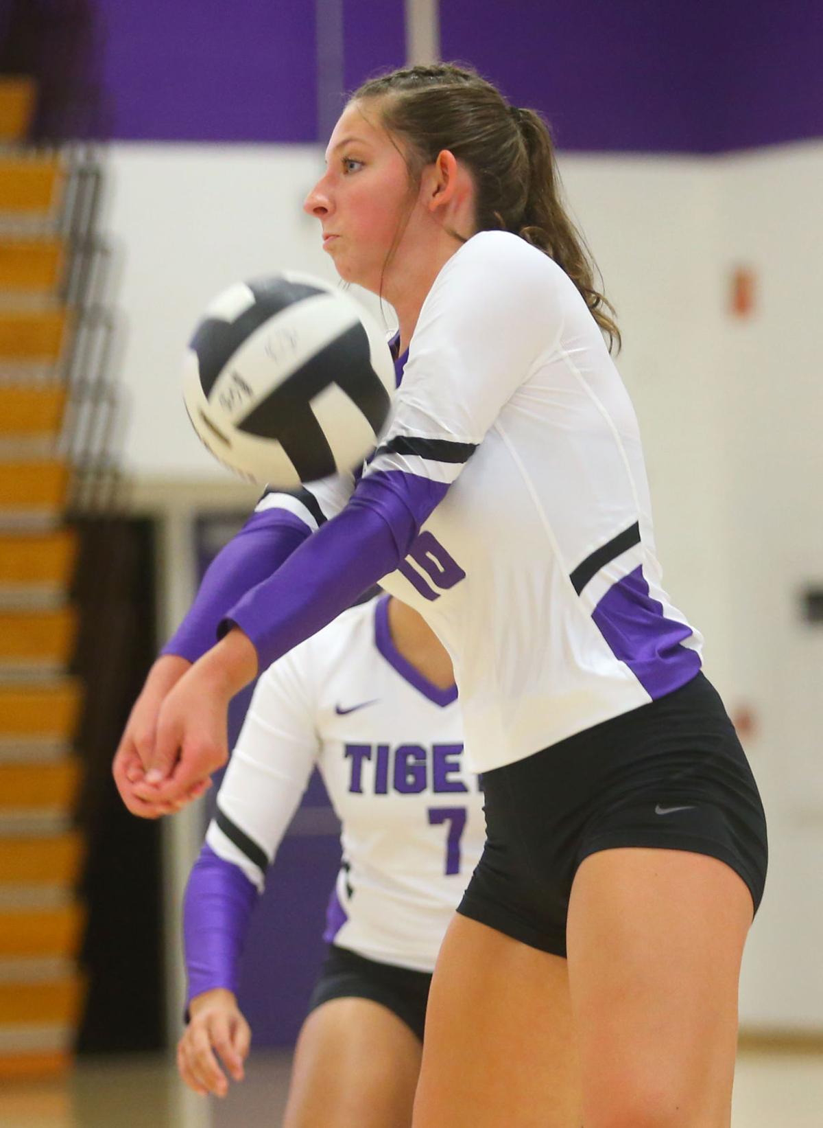 NW vs CC vball 13.JPG
