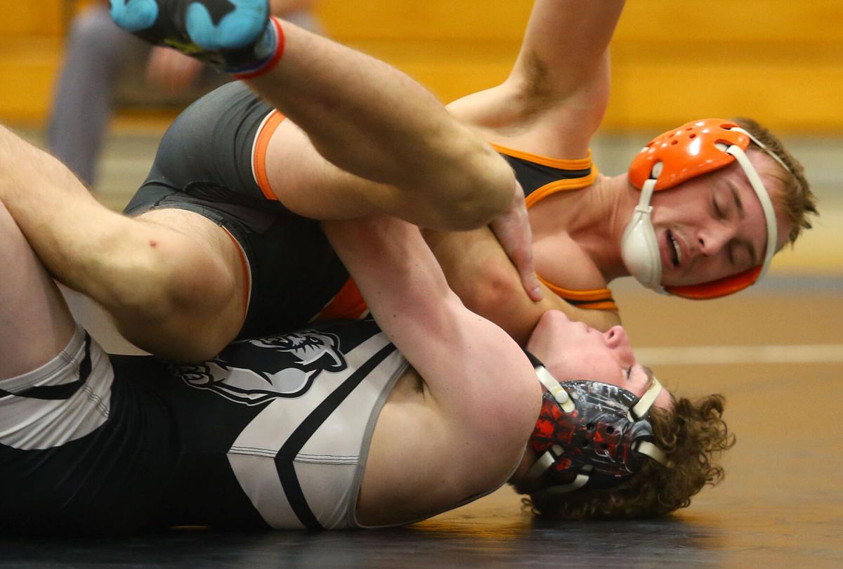 Western vs Wabash wrestling 02.jpg