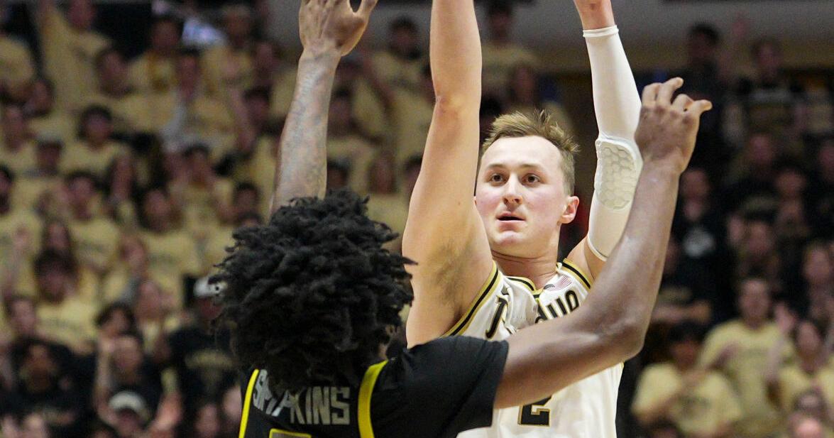 Loyer's final minute-scoring flurry helps No. 12 Purdue rally past Oregon 68-64