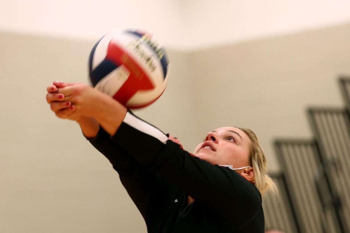 Volleyball IUK vs Aquinas 39.JPG