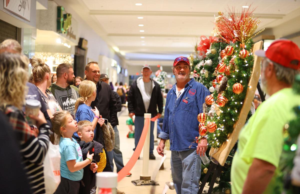 We Care tree auction WEB ONLY 22.JPG