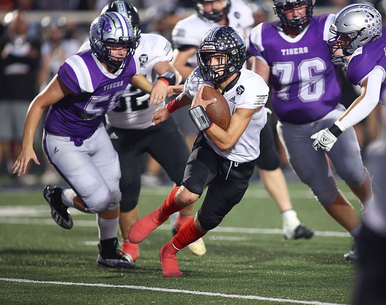 High-Scoring Shootout Between Northwestern and Western: 14 Touchdowns, 95 Points