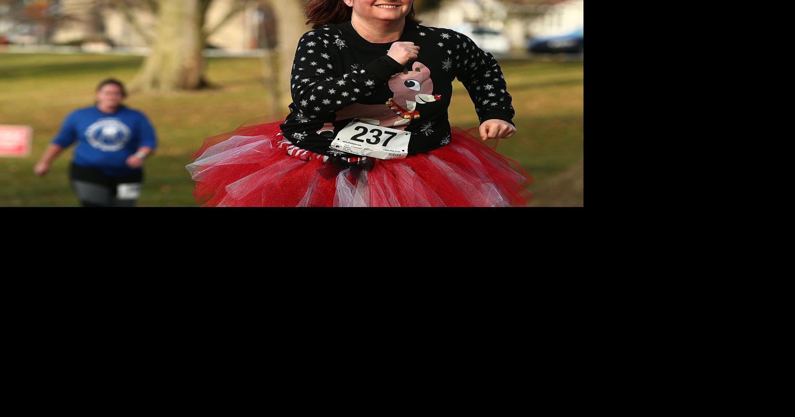 Annual Rudolph Family Fun Run draws crowds, costumes | Local news ...