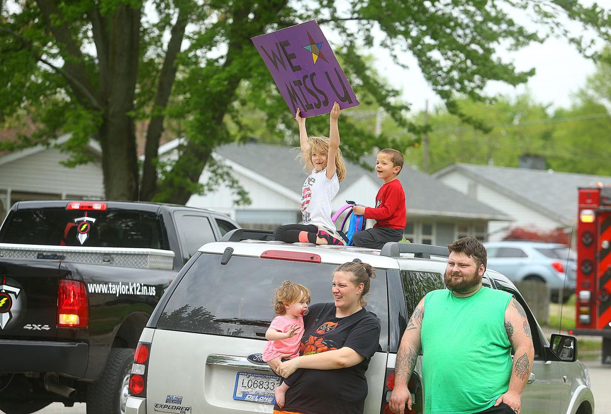 Taylor bus parade 02.jpg