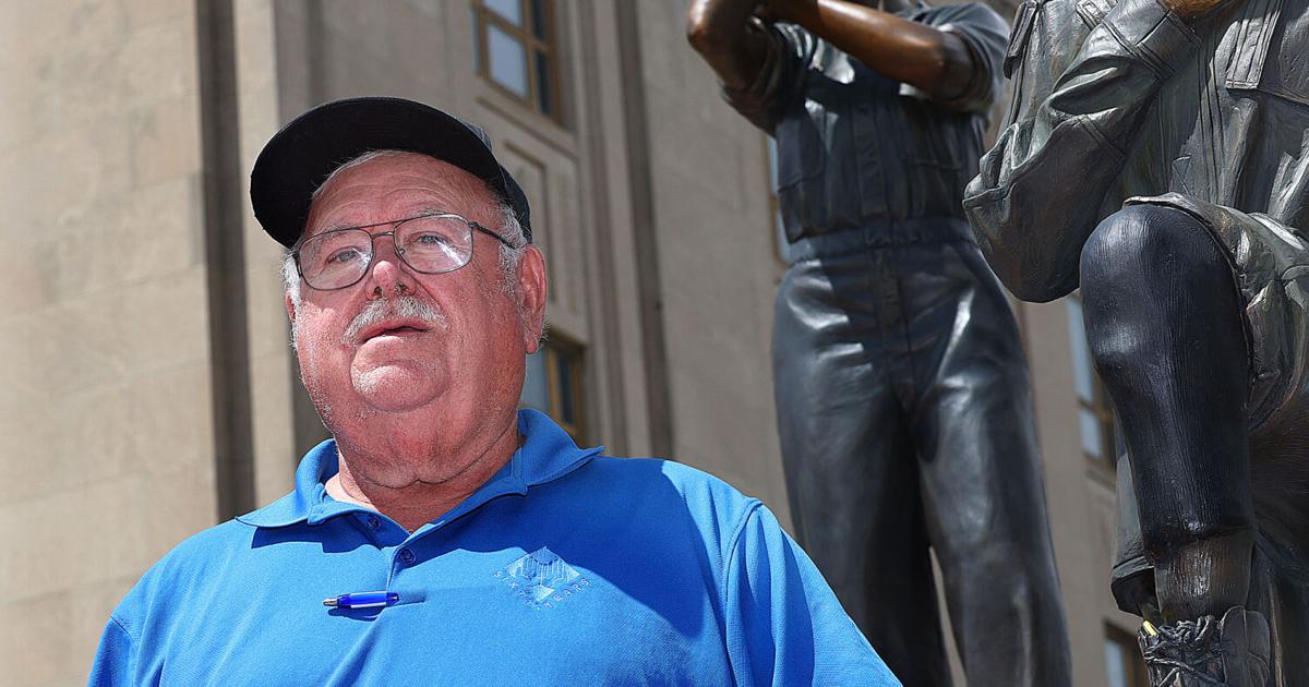 Remembering those who served: Kokomo retiree lists thousands in online