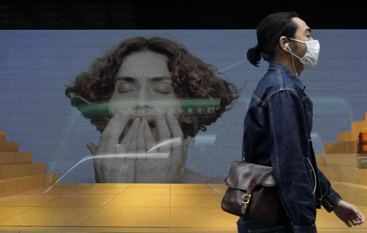 Virus Outbreak Losing Face