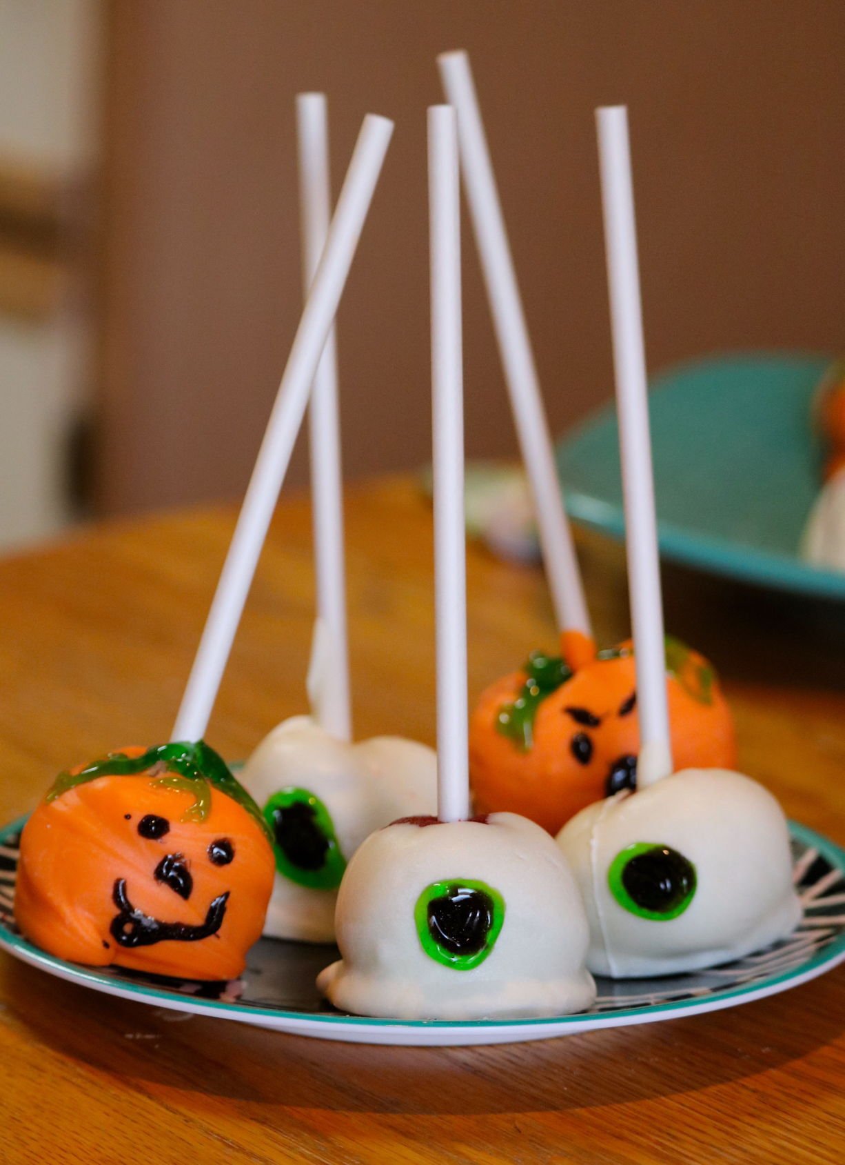 Recipe: Halloween Cake Pops | Friday | Kokomotribune.com