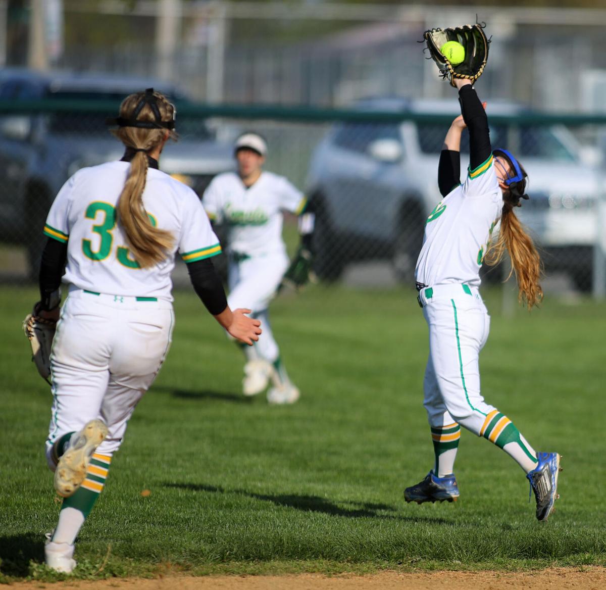 EHS vs KHS softball 05.jpg